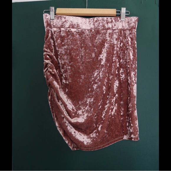 Blush Velvet romper plus mini skirt - Picture 3 of 5